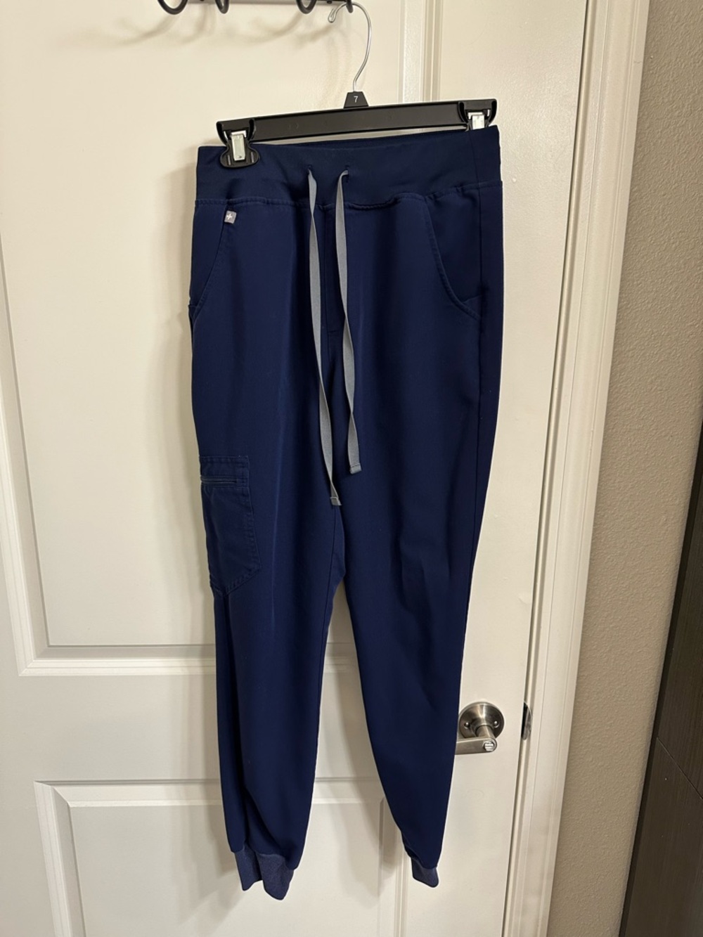 Women’s figs high waisted jogger scrub bottom size XS